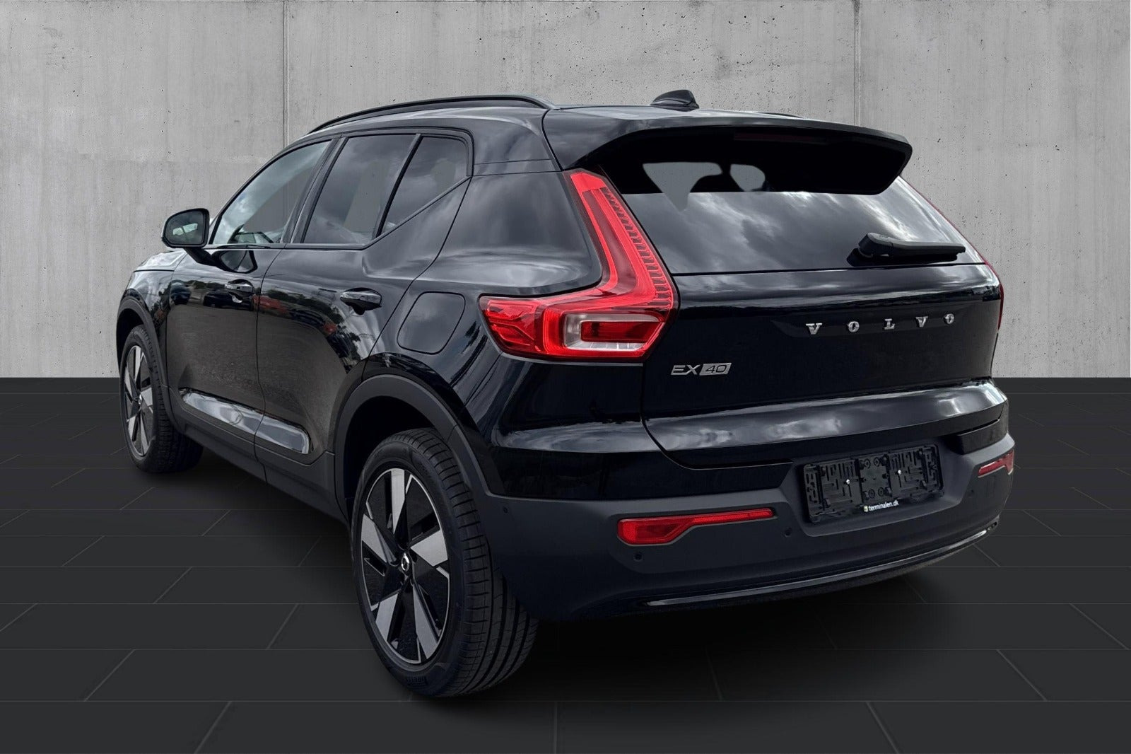 Sort Volvo EX40 fra 2025