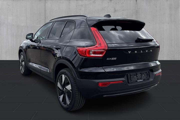 Sort Volvo EX40 fra 2025