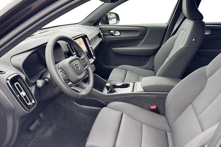 Sort Volvo EX40 fra 2025