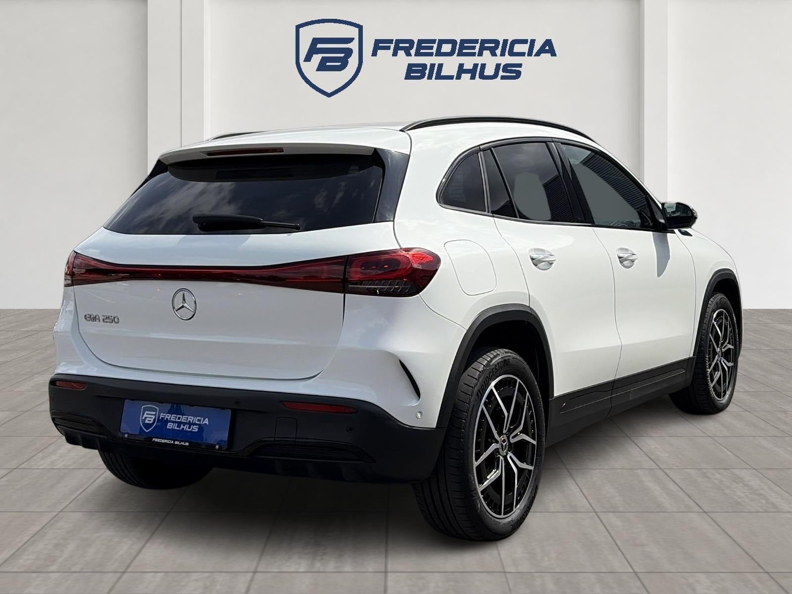 Hvid Mercedes EQA250 fra 2022