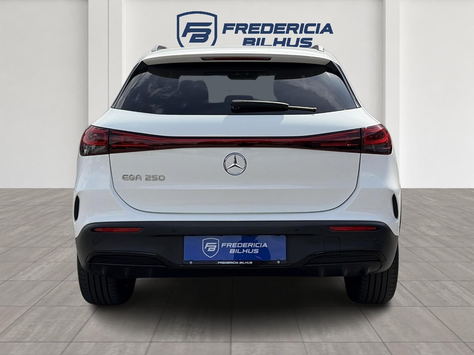 Hvid Mercedes EQA250 fra 2022