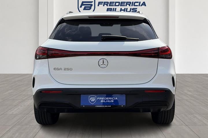 Hvid Mercedes EQA250 fra 2022