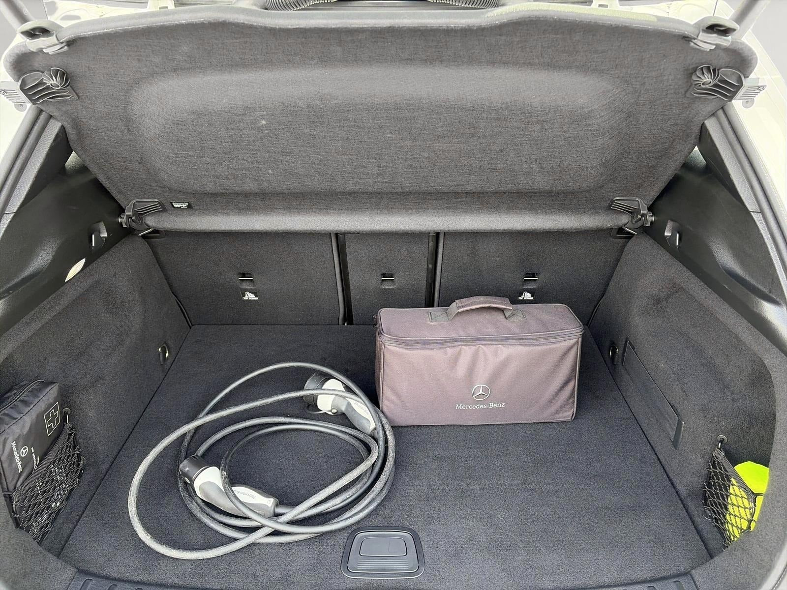 Hvid Mercedes EQA250 fra 2022