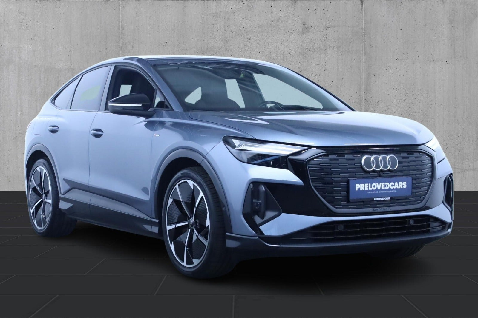 Grå Audi Q4 e-tron fra 2023