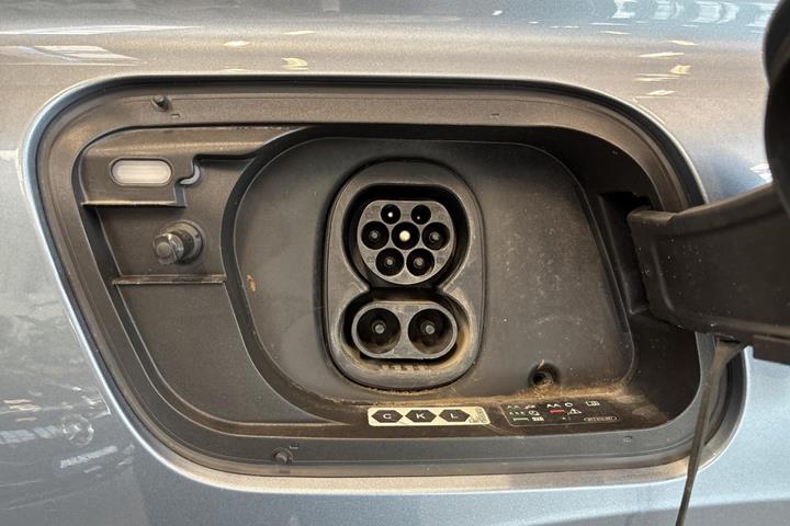 Grå Audi Q4 e-tron fra 2023