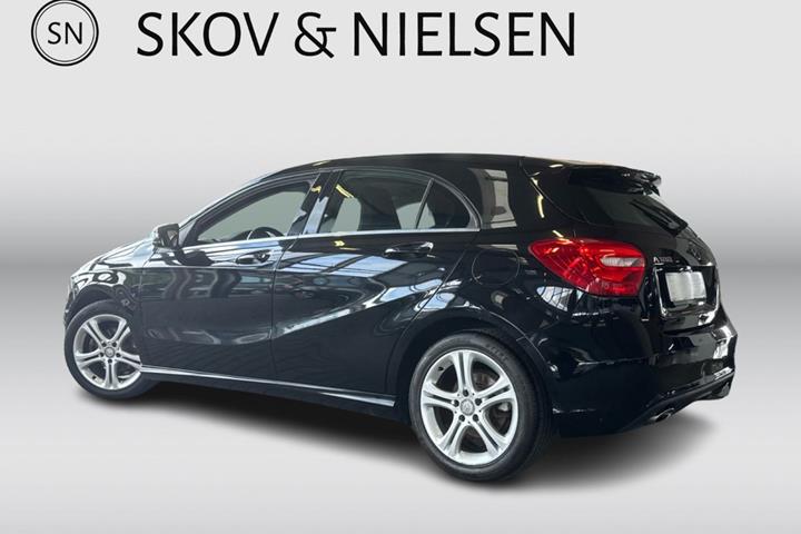 Sort Mercedes A180 fra 2014
