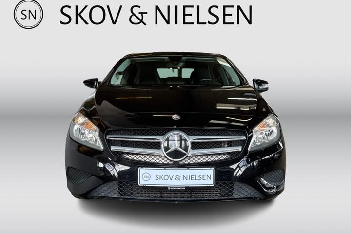 Sort Mercedes A180 fra 2014