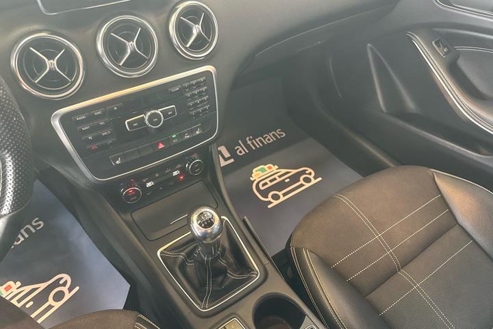 Sort Mercedes A180 fra 2014