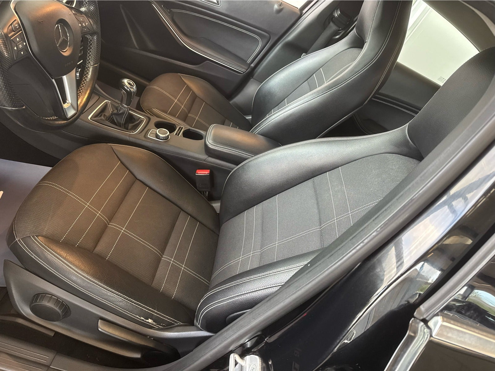 Sort Mercedes A180 fra 2014