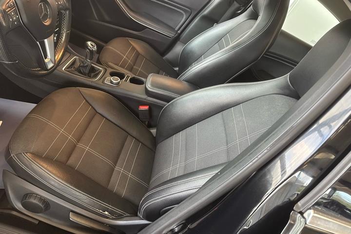 Sort Mercedes A180 fra 2014