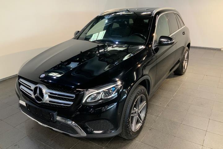 Sort Mercedes GLC350 e fra 2017 set udefra