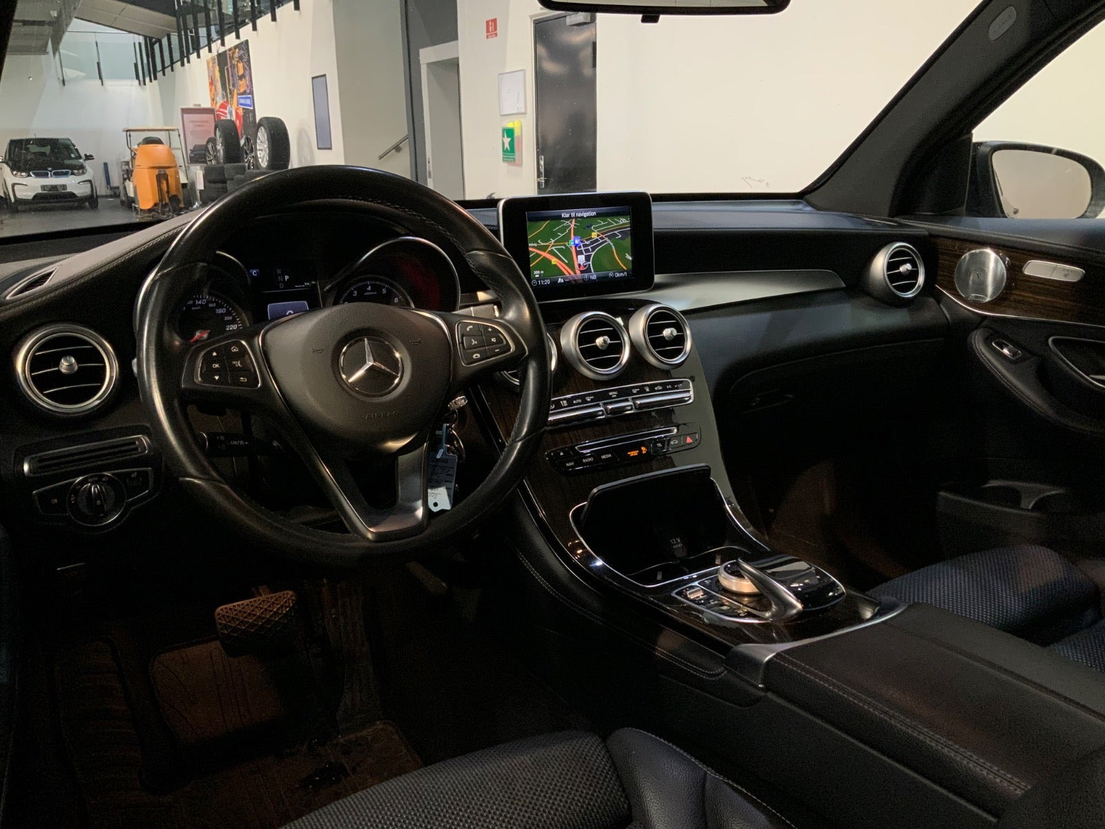 Sort Mercedes GLC350 e fra 2017