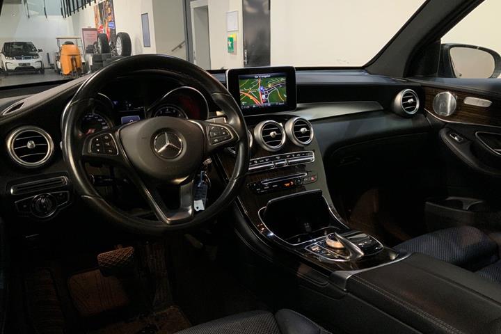 Sort Mercedes GLC350 e fra 2017