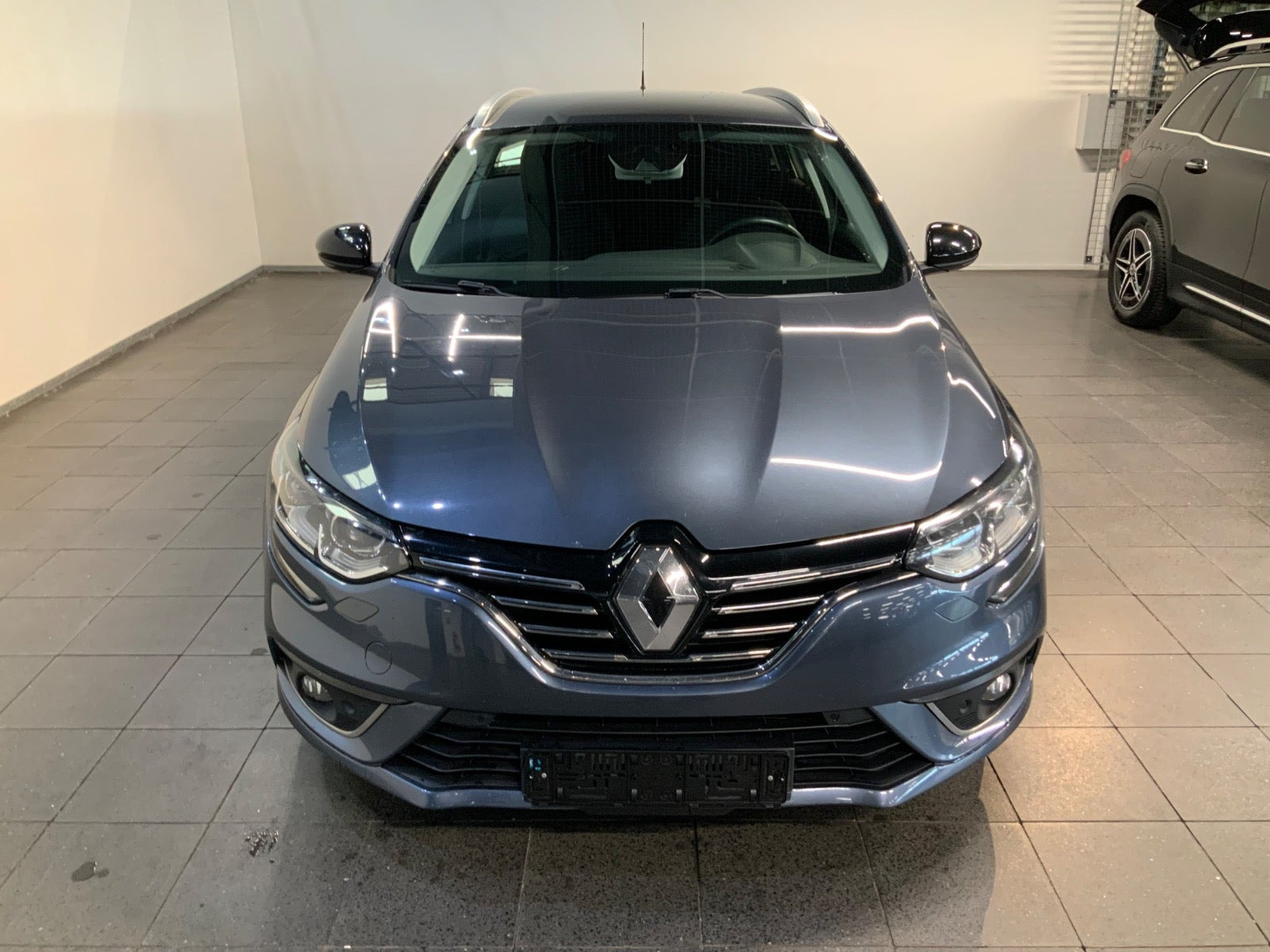 Grå Renault Megane IV fra 2019