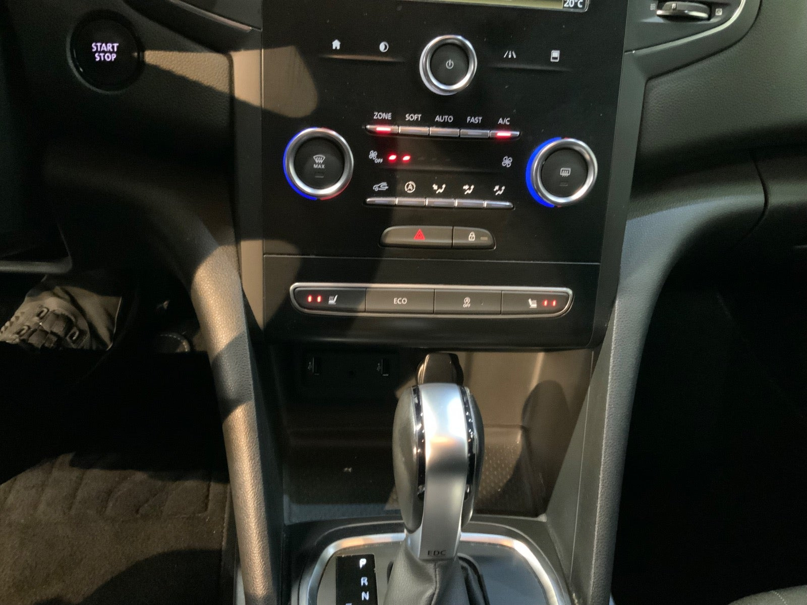 Grå Renault Megane IV fra 2019