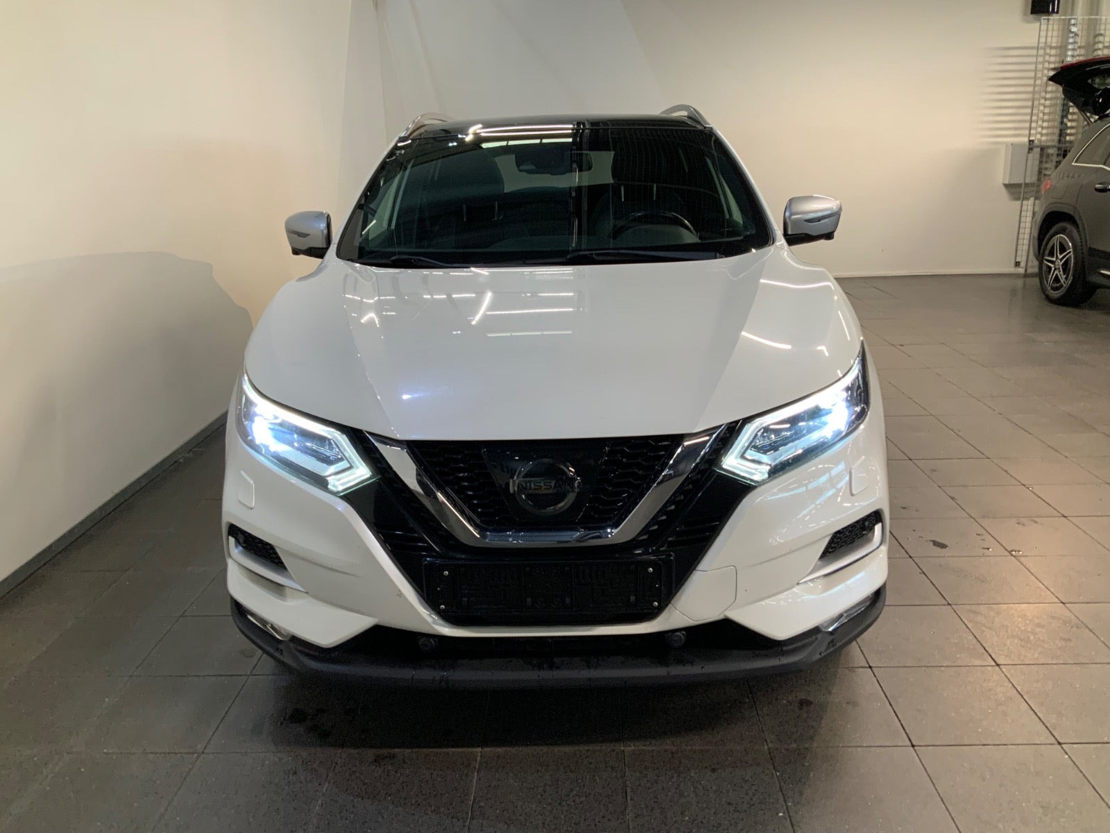 Hvid Nissan Qashqai fra 2017