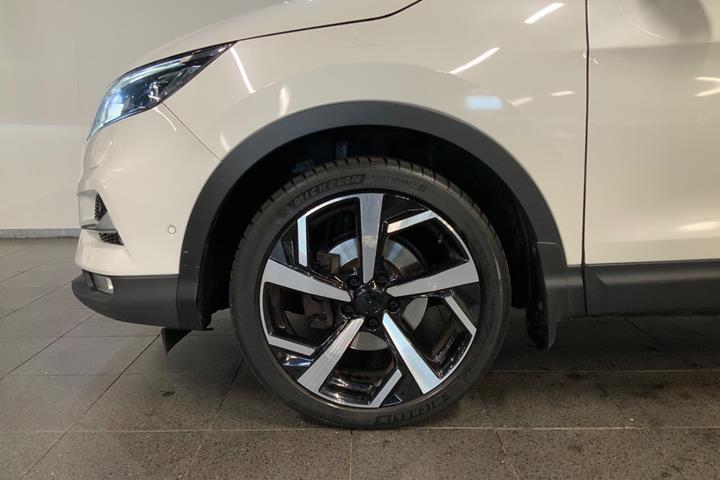 Hvid Nissan Qashqai fra 2017