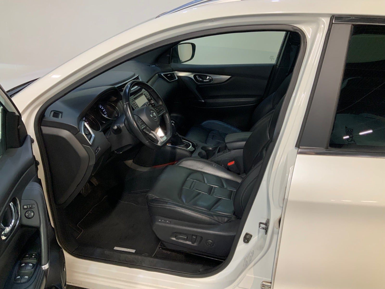 Hvid Nissan Qashqai fra 2017