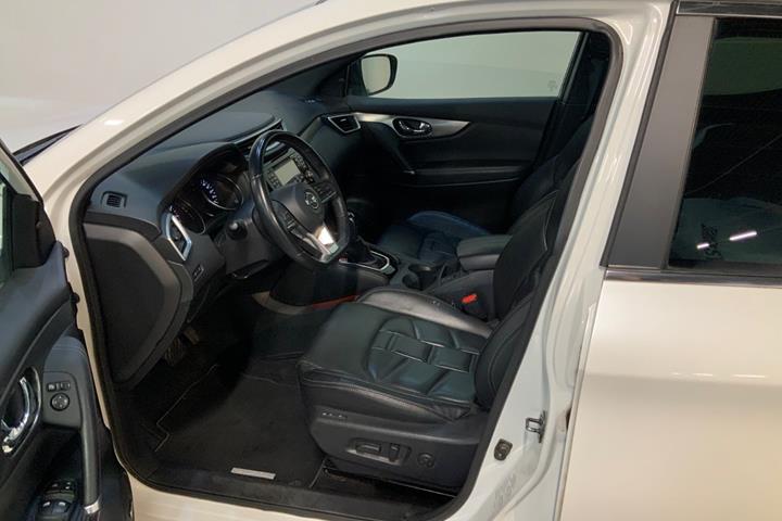 Hvid Nissan Qashqai fra 2017