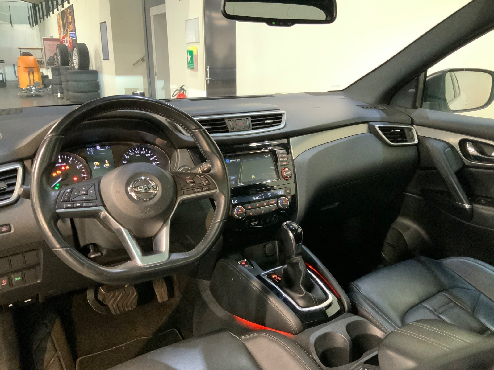 Hvid Nissan Qashqai fra 2017