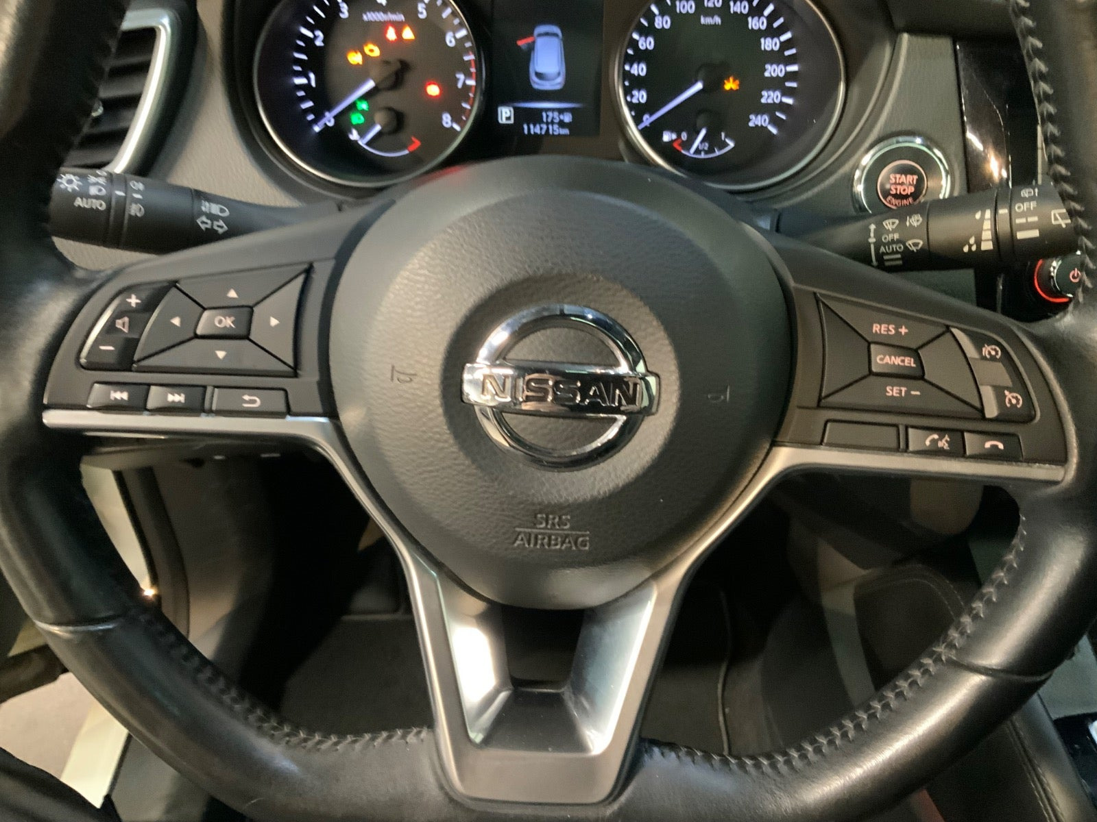 Hvid Nissan Qashqai fra 2017