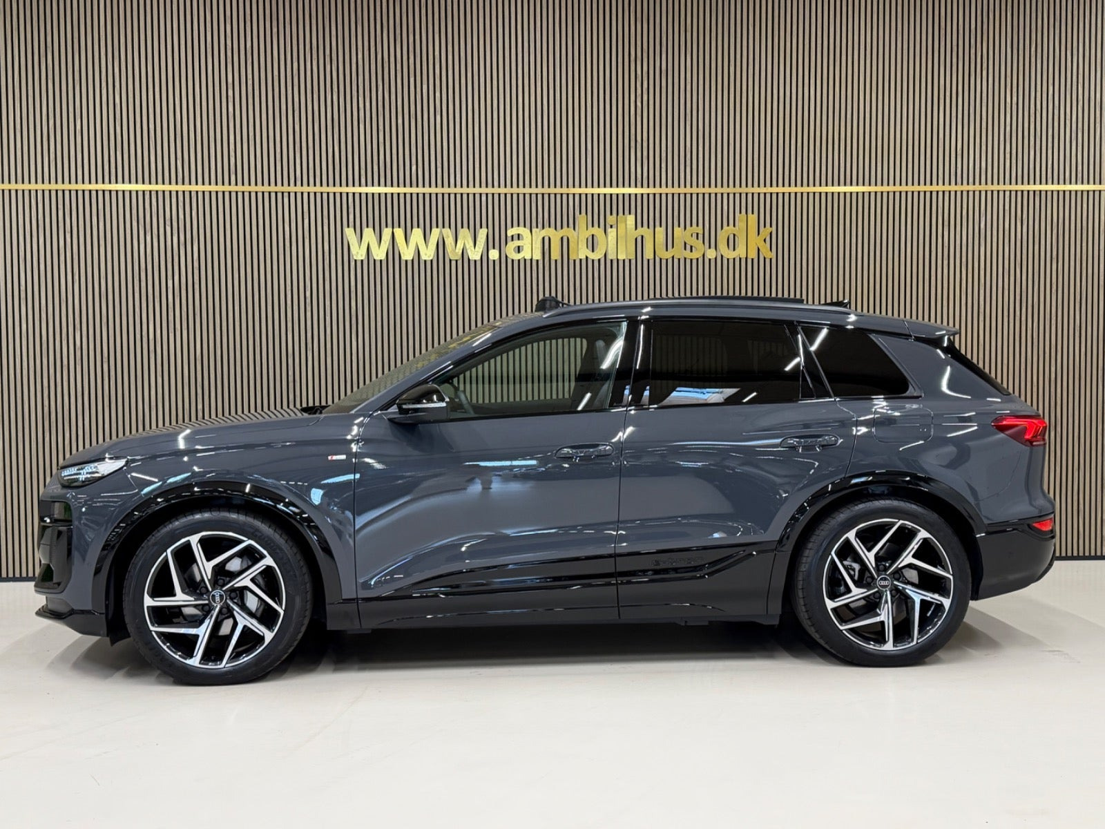 Grå Audi Q6 e-tron fra 2026