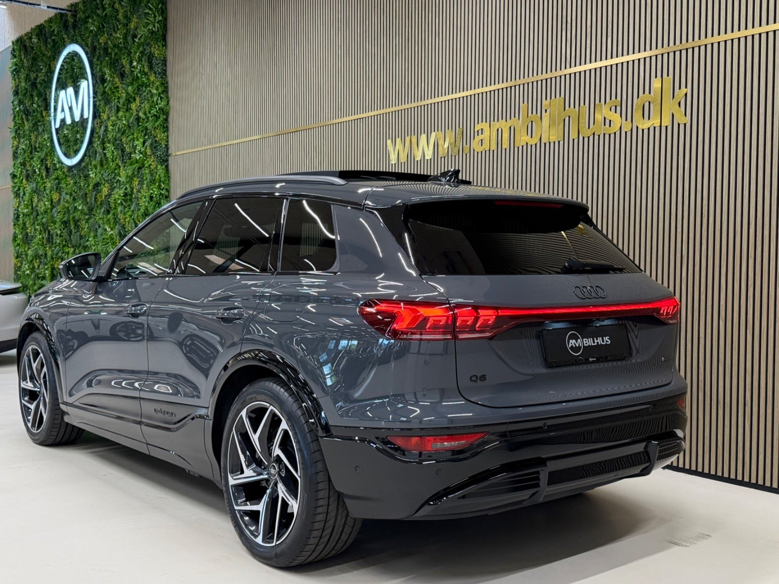 Grå Audi Q6 e-tron fra 2026