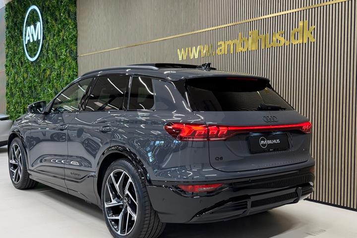 Grå Audi Q6 e-tron fra 2026