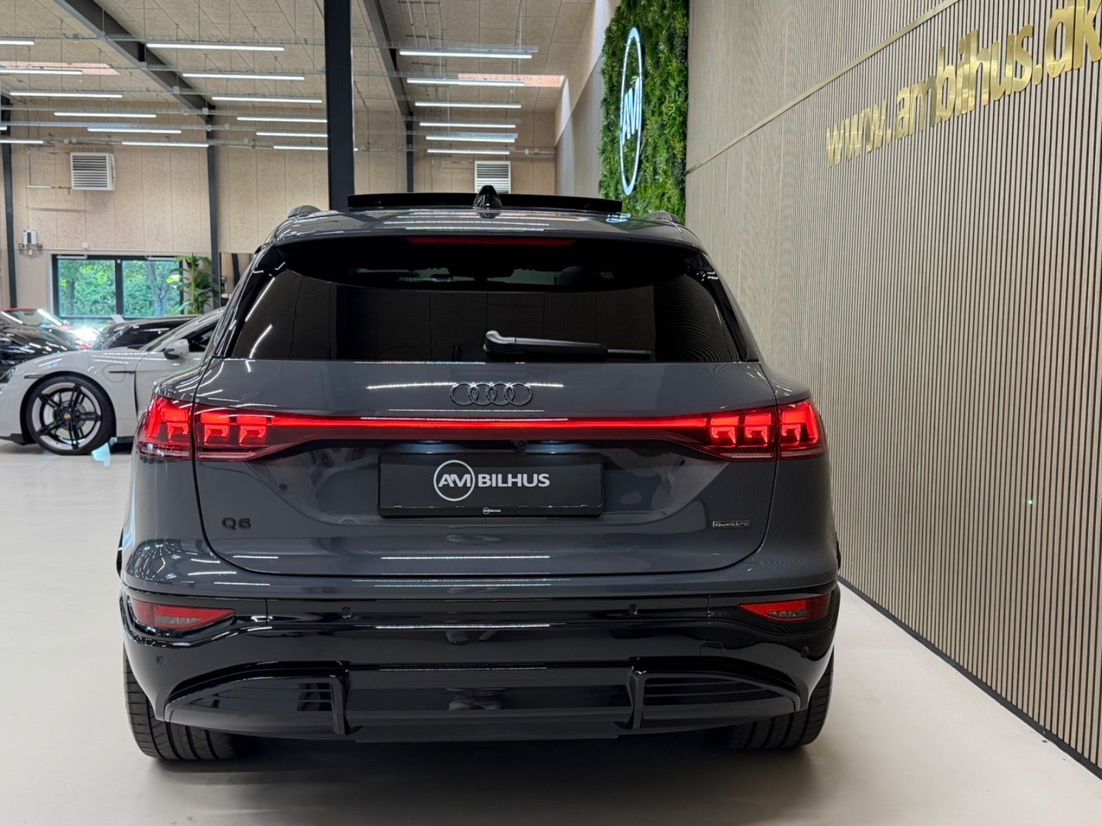 Grå Audi Q6 e-tron fra 2026