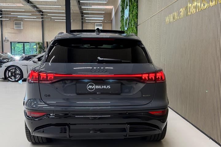 Grå Audi Q6 e-tron fra 2026