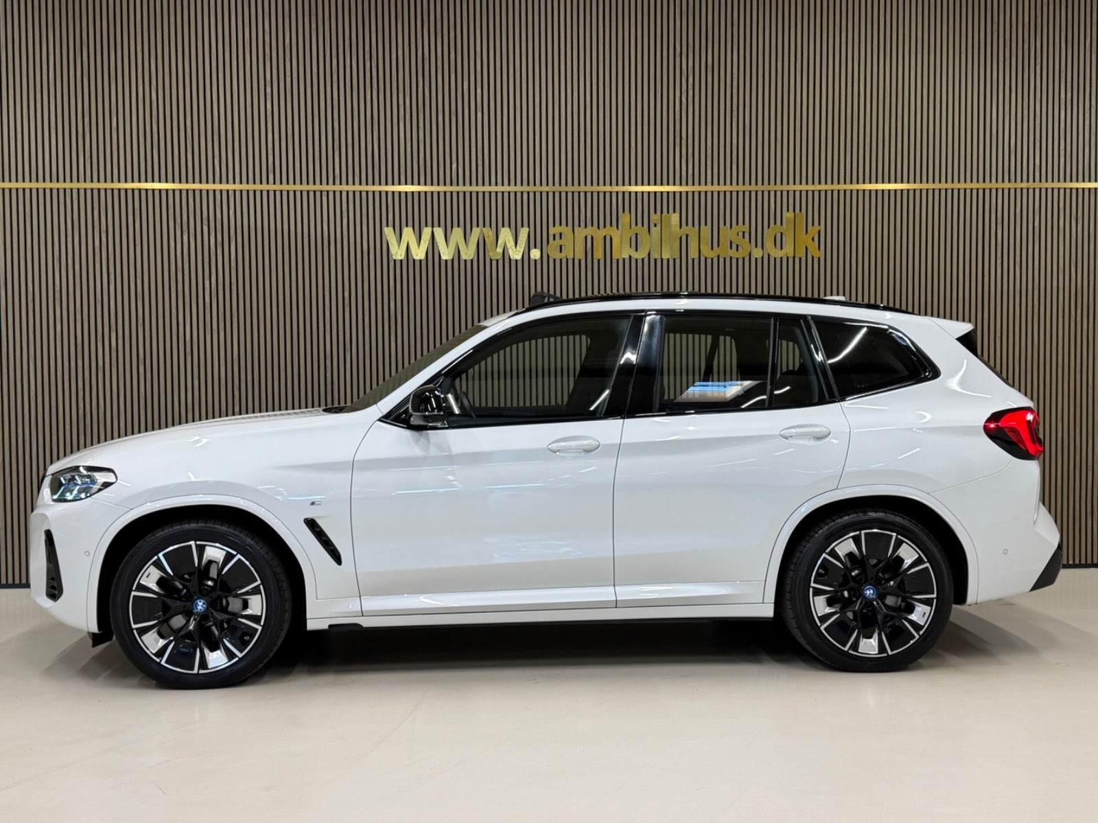 Hvid BMW iX3 fra 2023