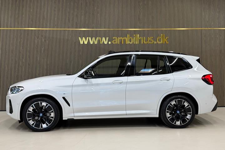 Hvid BMW iX3 fra 2023