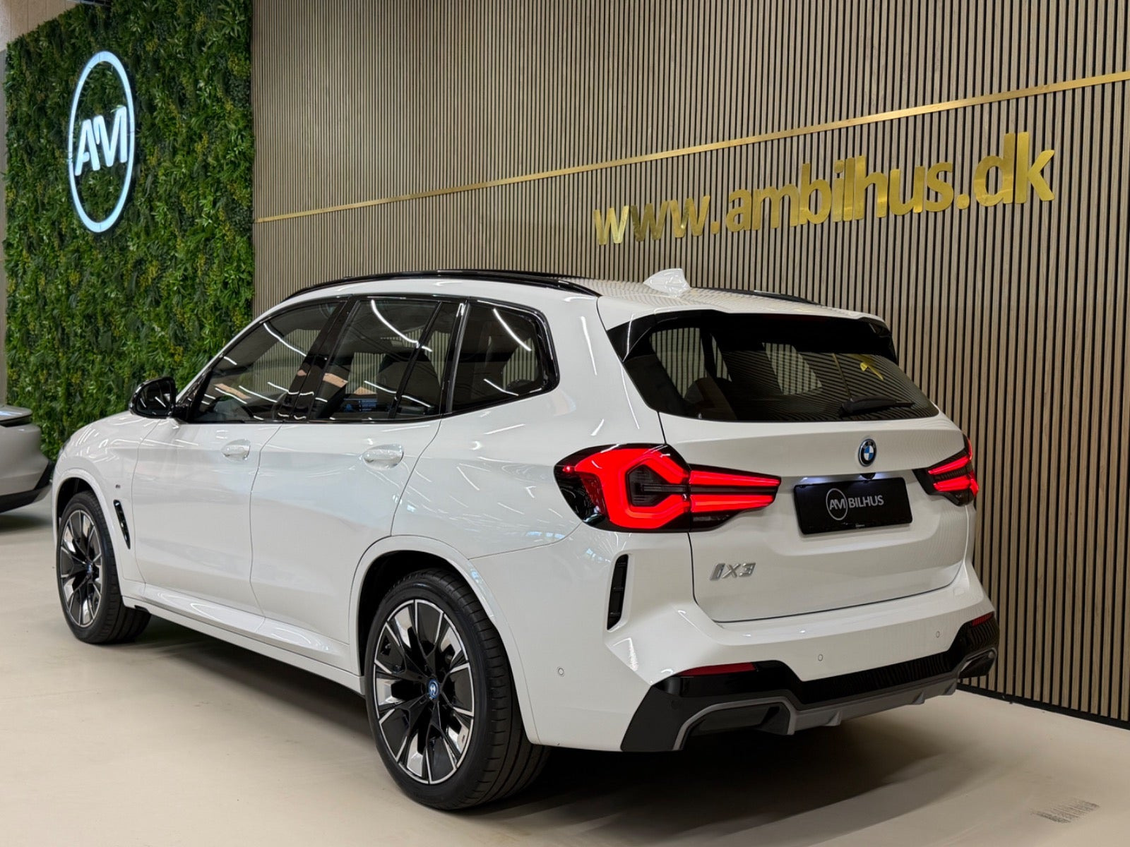 Hvid BMW iX3 fra 2023