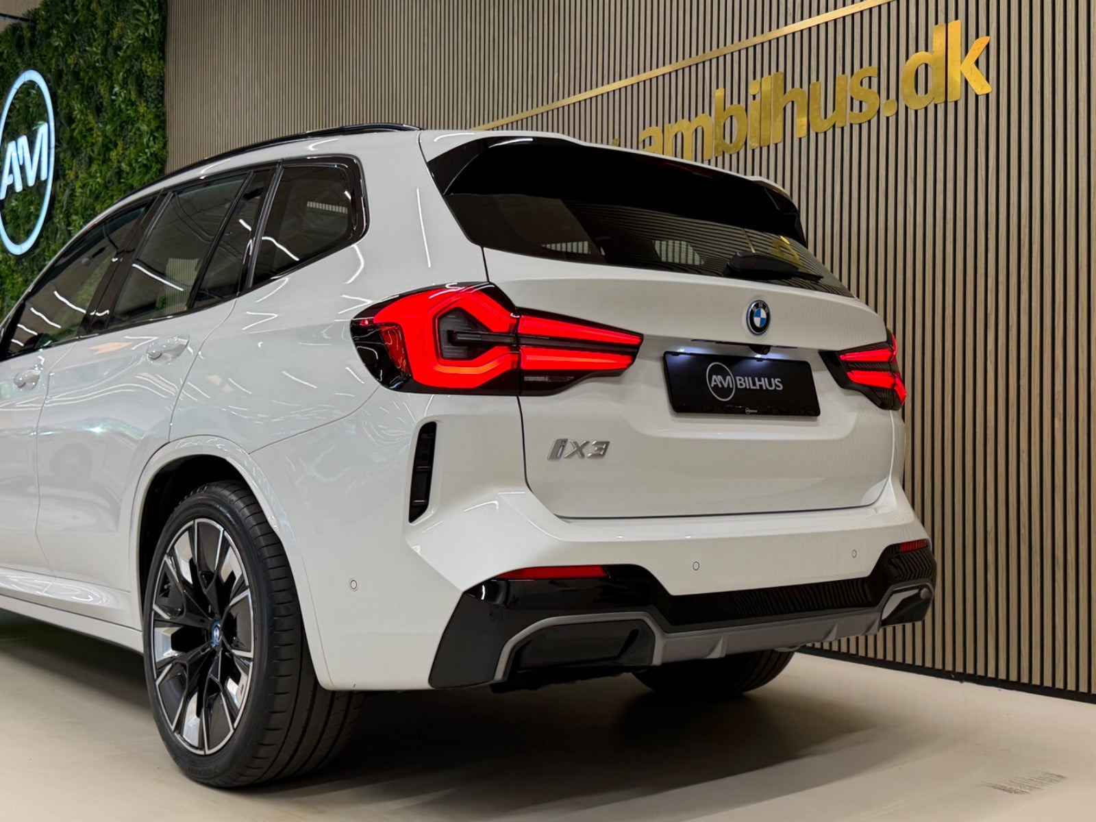 Hvid BMW iX3 fra 2023