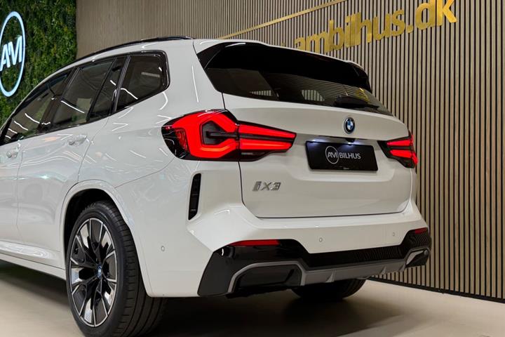 Hvid BMW iX3 fra 2023
