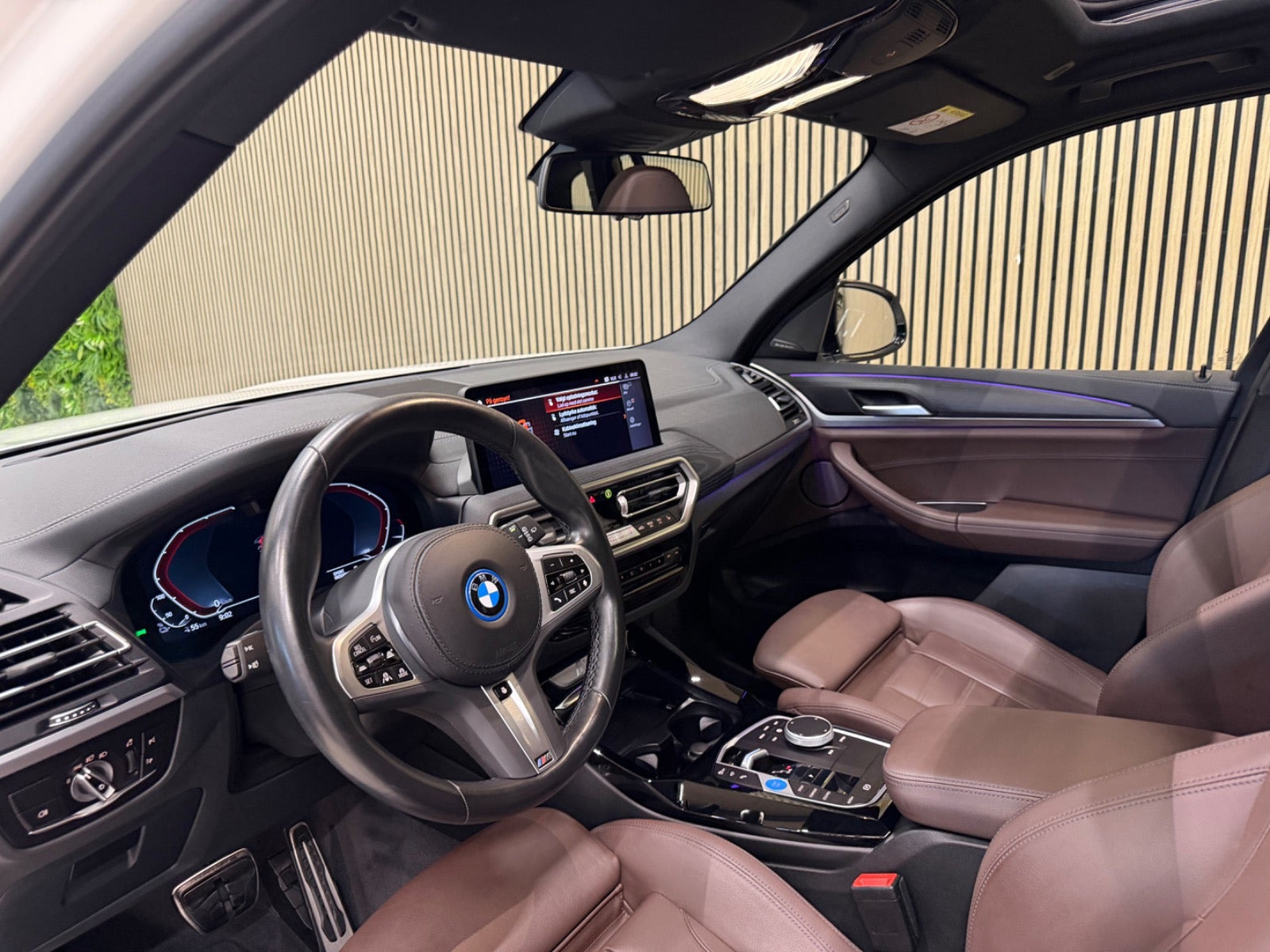 Hvid BMW iX3 fra 2023