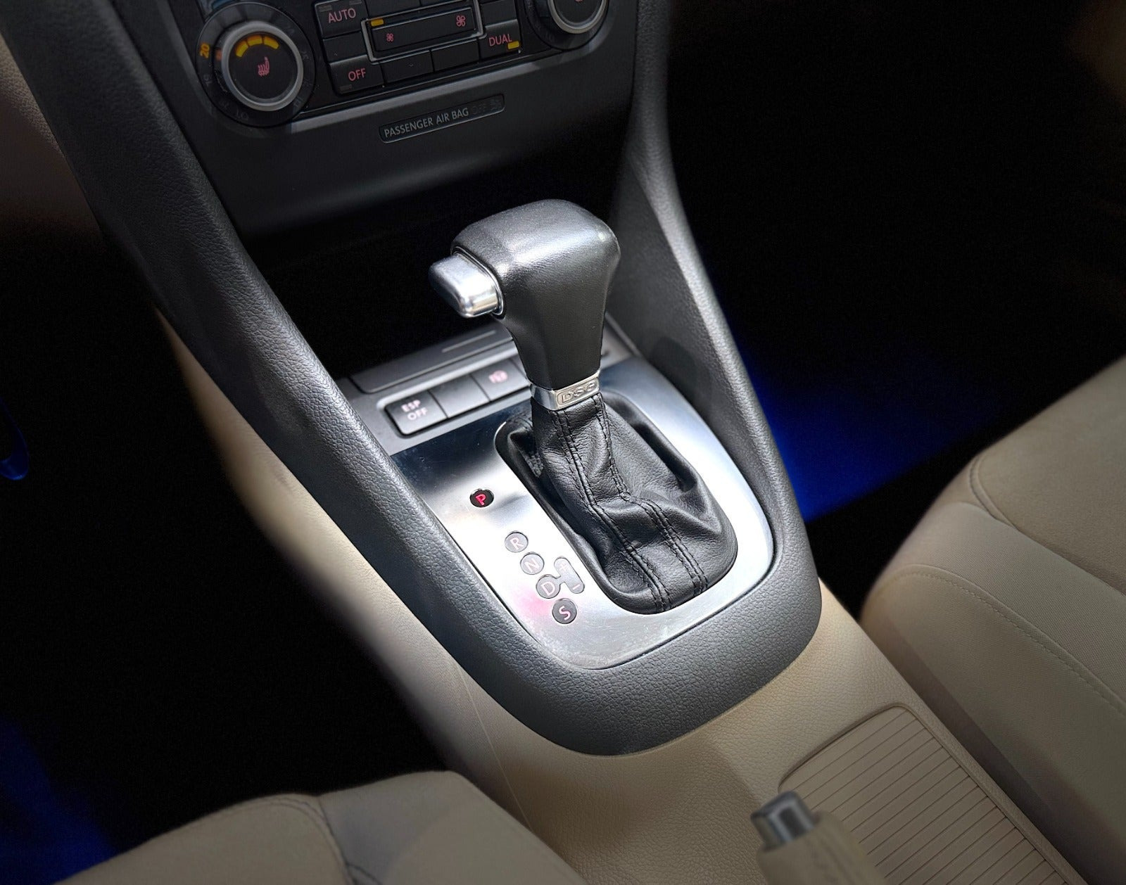 Hvid VW Golf VI fra 2012