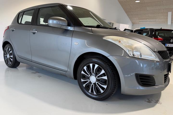 Grå Suzuki Swift fra 2011