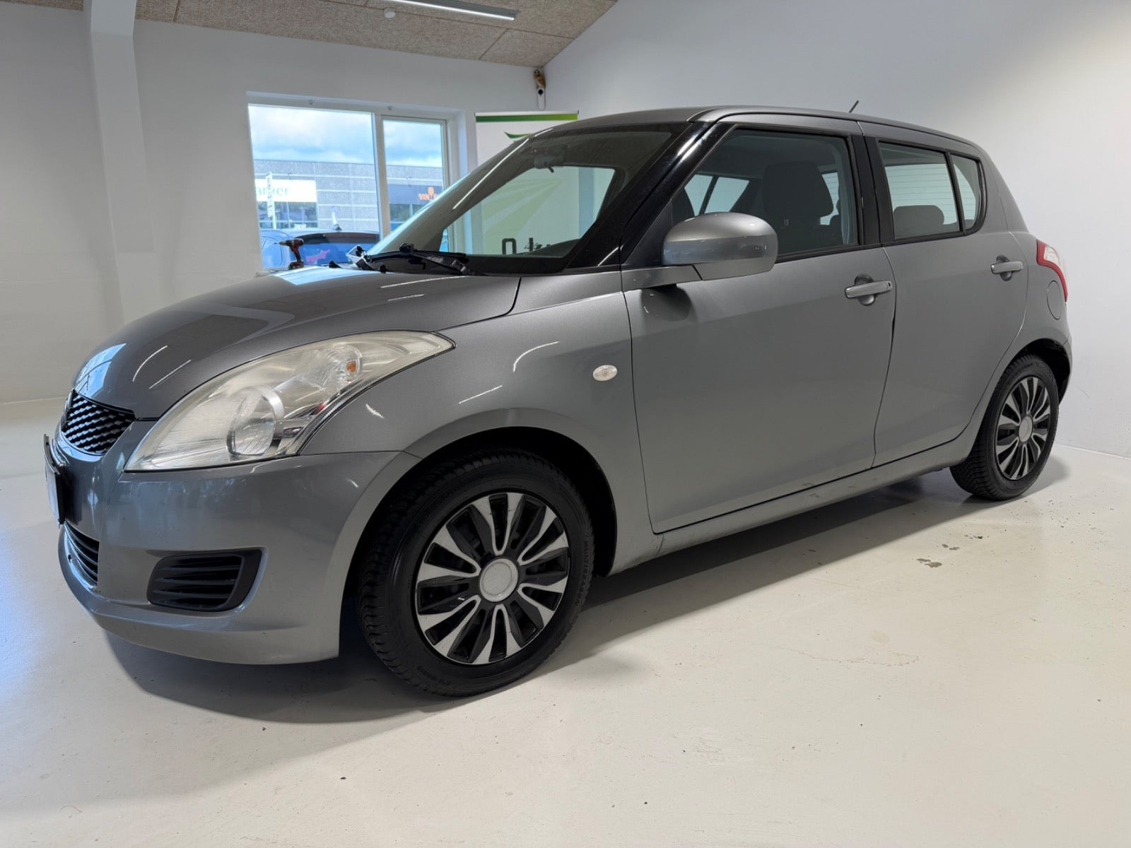 Grå Suzuki Swift fra 2011
