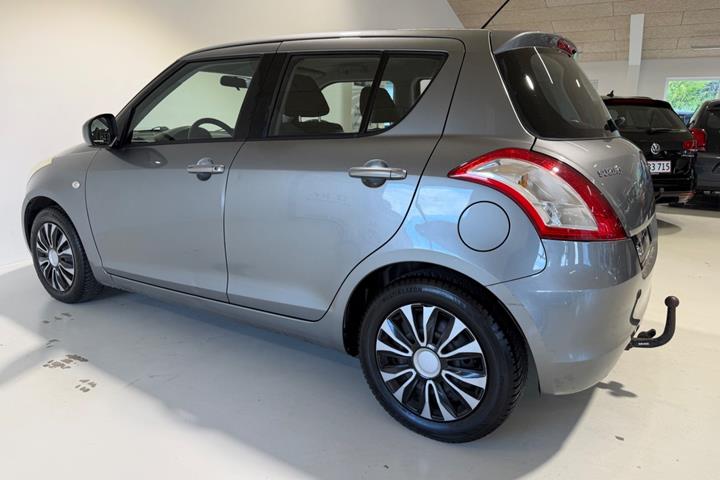 Grå Suzuki Swift fra 2011
