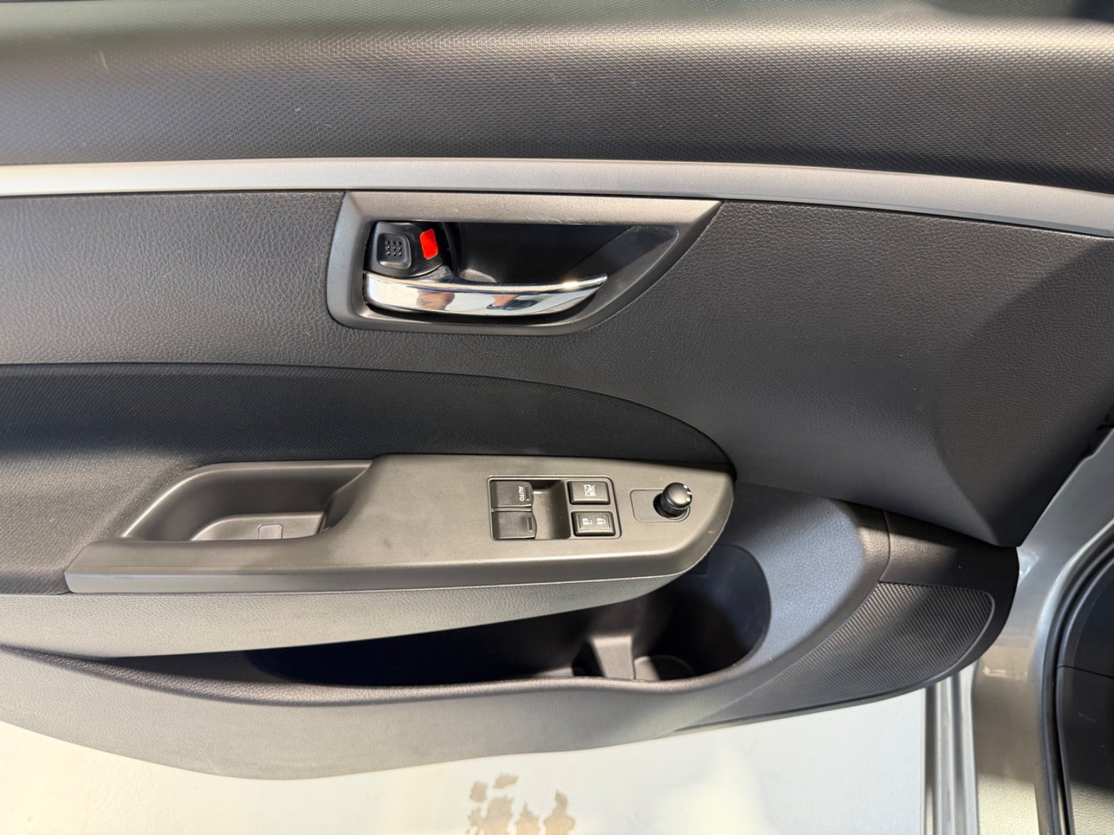 Grå Suzuki Swift fra 2011