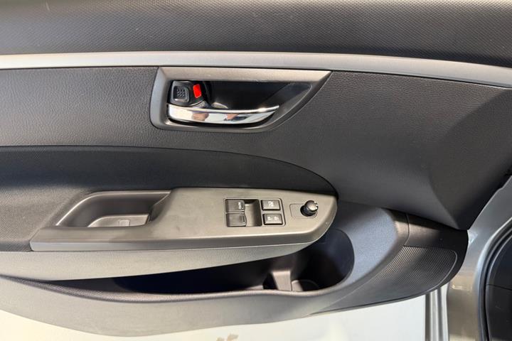 Grå Suzuki Swift fra 2011