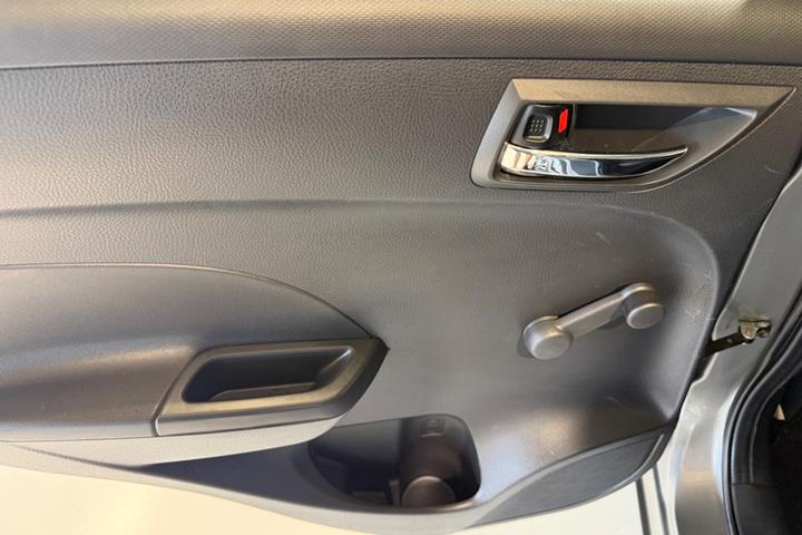 Grå Suzuki Swift fra 2011
