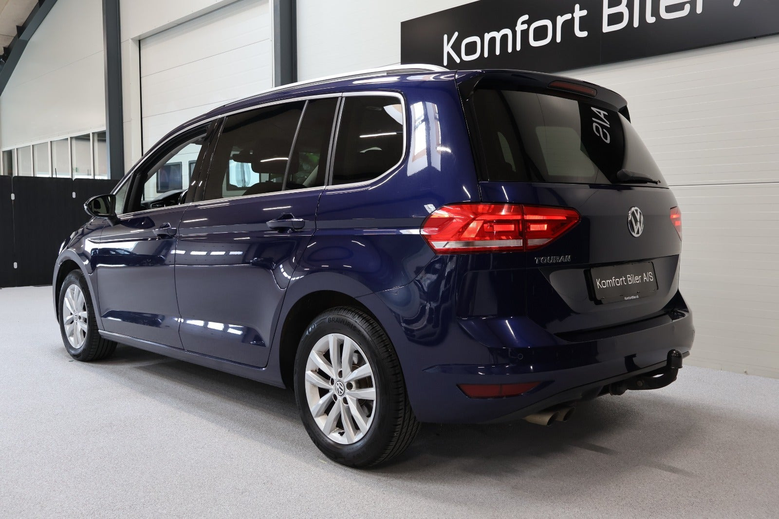 Blå VW Touran fra 2018