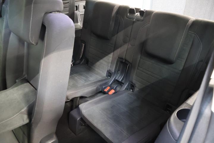 Blå VW Touran fra 2018
