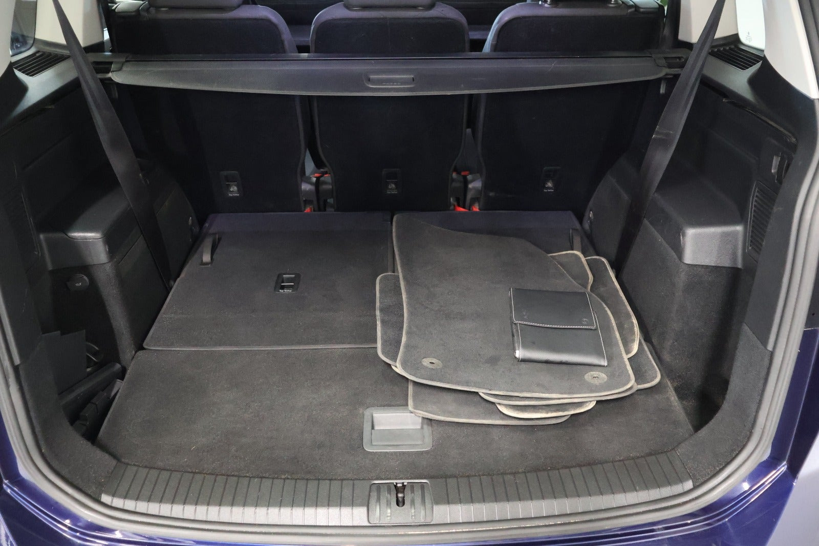 Blå VW Touran fra 2018