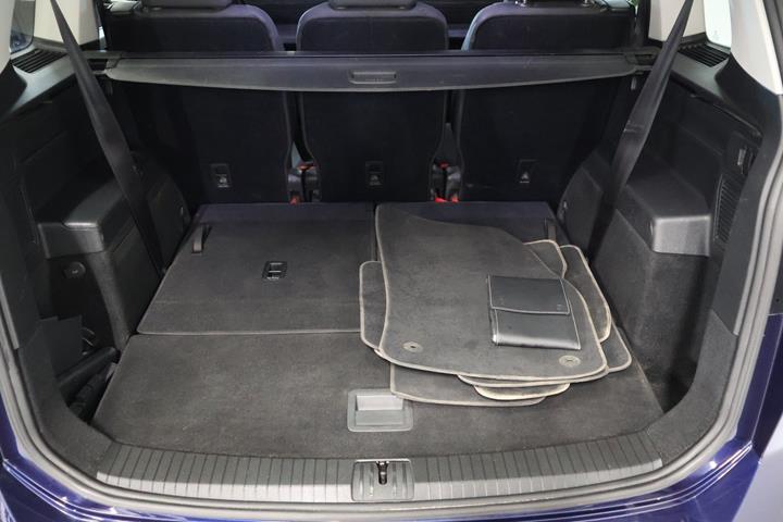 Blå VW Touran fra 2018
