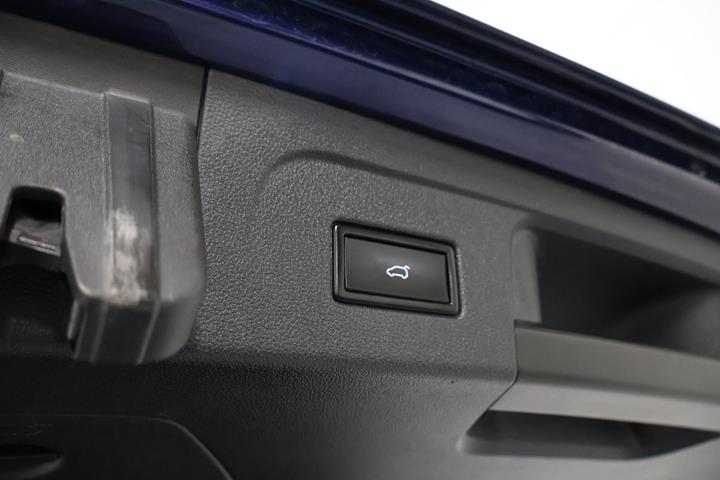 Blå VW Touran fra 2018