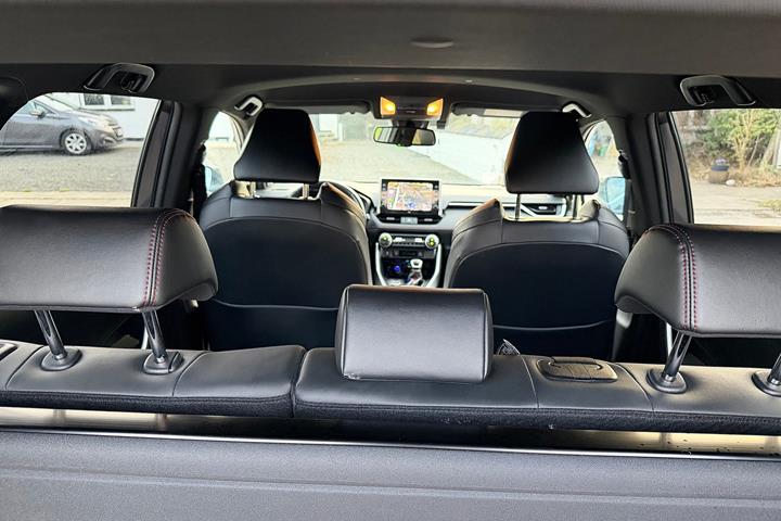 Grå Toyota RAV4 fra 2021