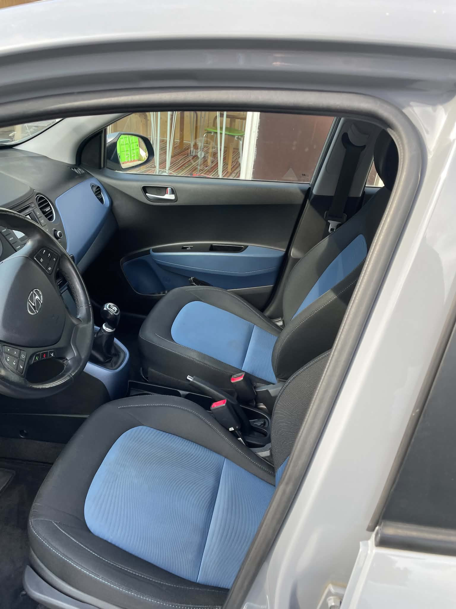 Grå Hyundai i10 fra 2015
